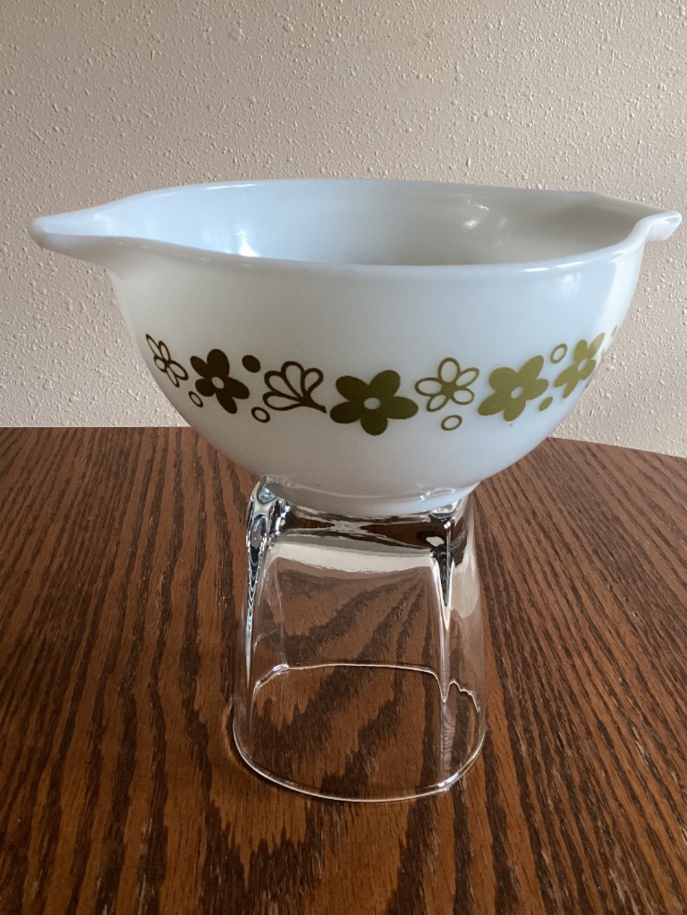 Pyrex #441 1.5 pt Cinderella Mixing Bowl. Spring Blossom, Crazy Daisy Pyrex bowl